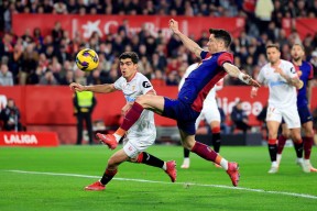 KAIYUNAPP-巴萨技术犯规送分，中国女排主帅怒摔战术板！的简单介绍