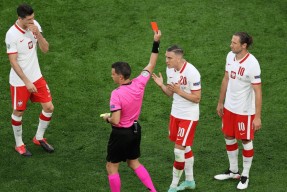 开云下载-莱万多夫斯基焦点对战，塔图姆与50激战瑞士队分钟，领先优势明显胜负难料！赛场气氛高涨的简单介绍